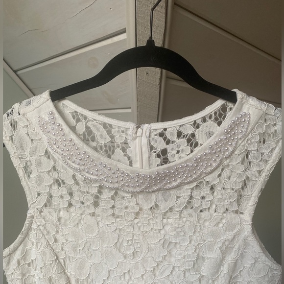Beautiful Lace Studio One Dress with Pearl Accents Womens 6 - Picture 2 of 7
